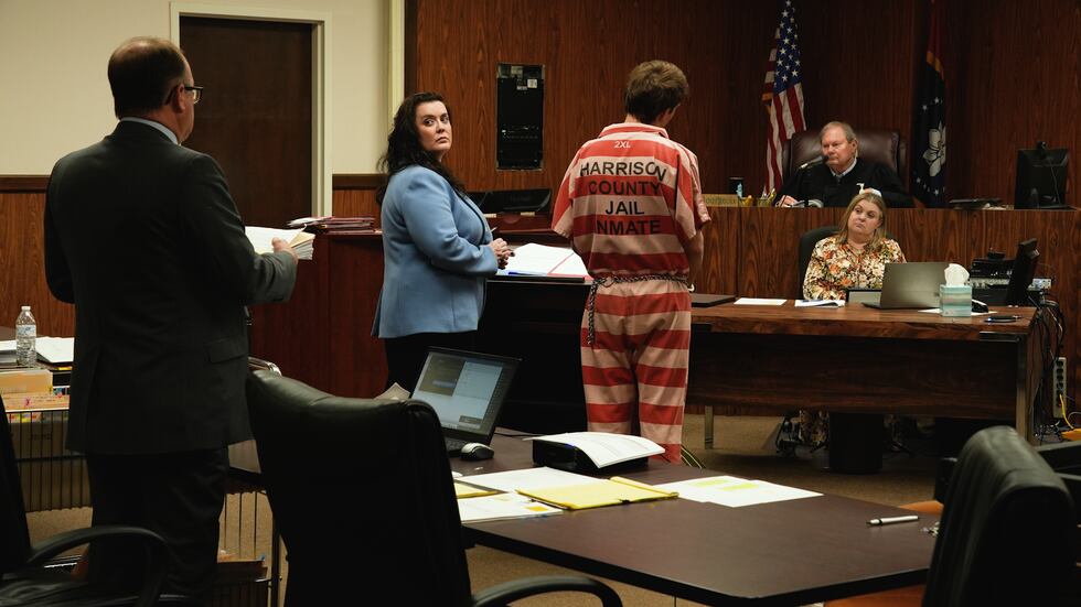 Man sentenced to 20 years for pointing gun at Gulfport police officer ...