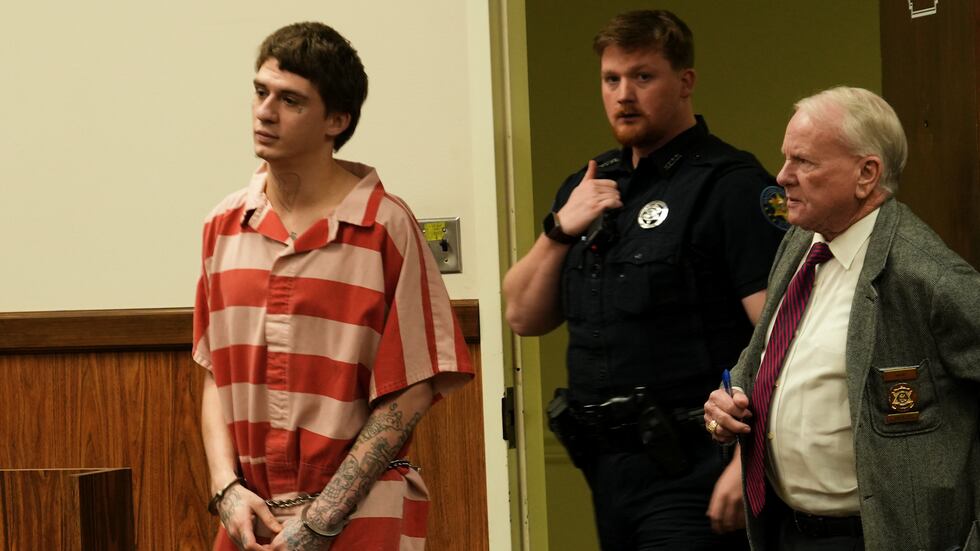 Man sentenced to 20 years for pointing gun at Gulfport police officer ...