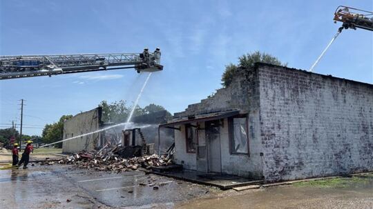 Drerlict Bulding Gulfport Fire Department extinguishes structure fire at abandoned ...