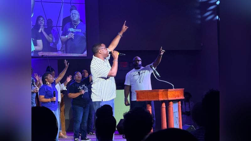 Daniel Stallworth, a top 7 finalist for American Idol and a Moss Point native returned to his...