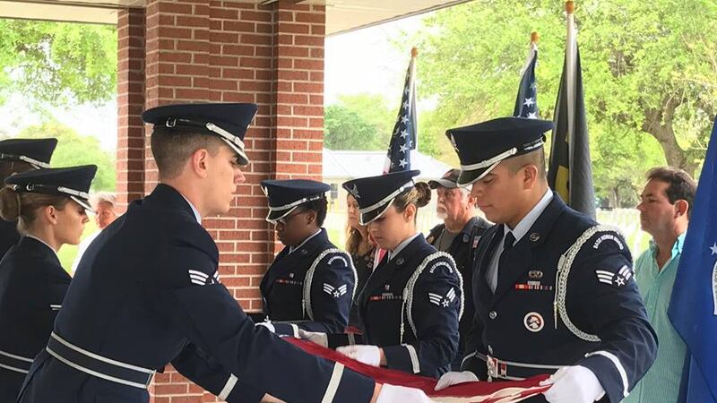 Biloxi National Cemetery pays tribute to veterans