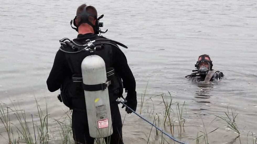 Diving Motor Rescue Rescue team pulls car from the water in Harrison County