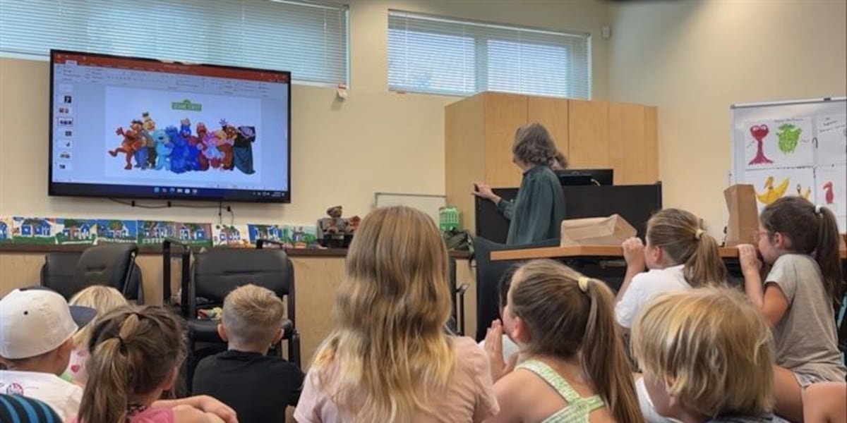 Kids celebrate Kermit the Frog’s birthday while learning Mississippi art history