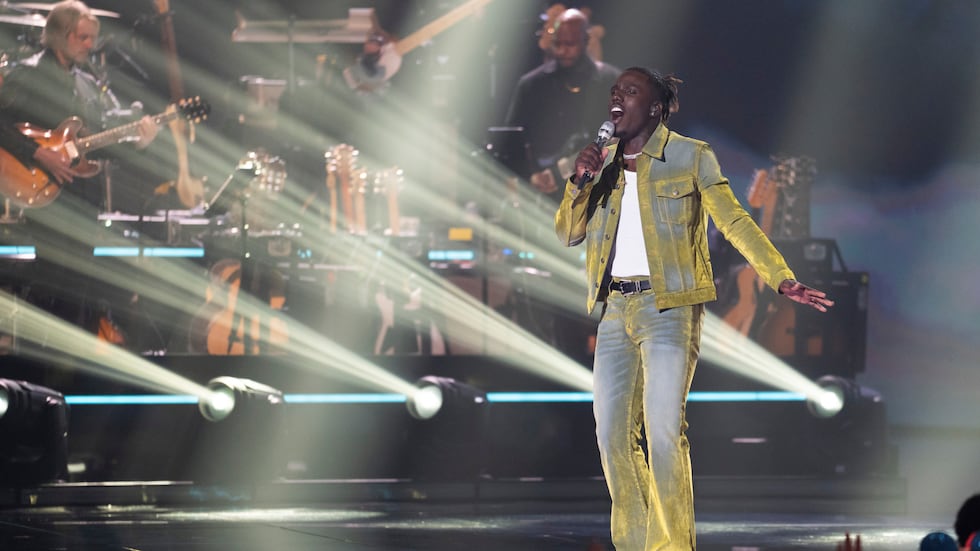 Mississippi native in American Idol Top 3, headed to season finale Rehmat Boutique Jamal Roberts, a Meridian Native, performed twice Monday night.